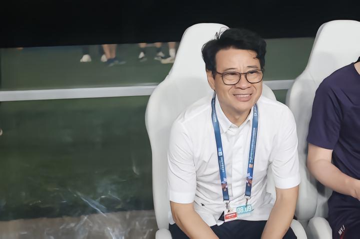 马莱莱梅开二度，吴曦凌空破门，上海申花主场3比0完胜深圳