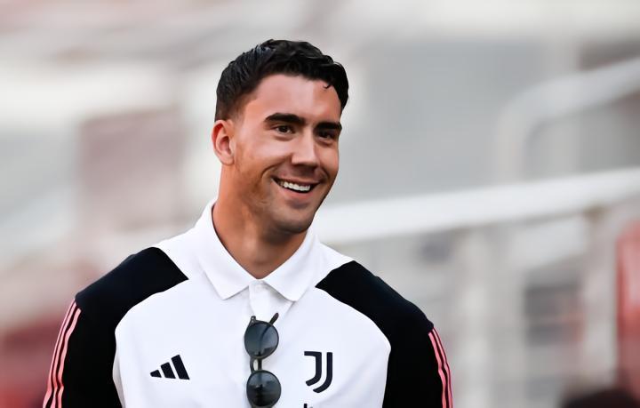 记者：如果拜仁无法签下凯恩，弗拉霍维奇仍是图赫尔的B计划