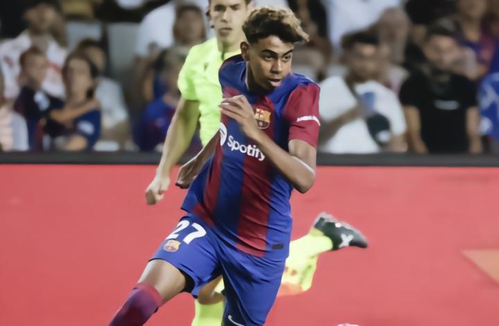 亚马尔：在一线队踢球感觉非常好，我能和儿时偶像做队友