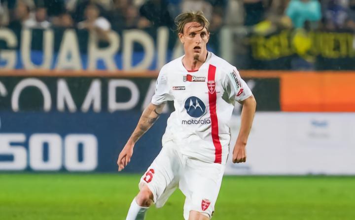 跟队记者：尤文想以2000万欧元的价格出售罗韦拉