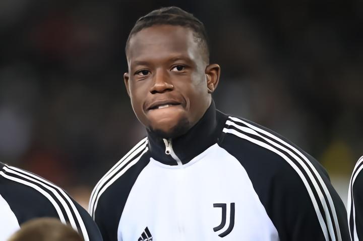 多家意媒称尤文拥有扎卡里亚5%的转会分成，罗马诺：是7%