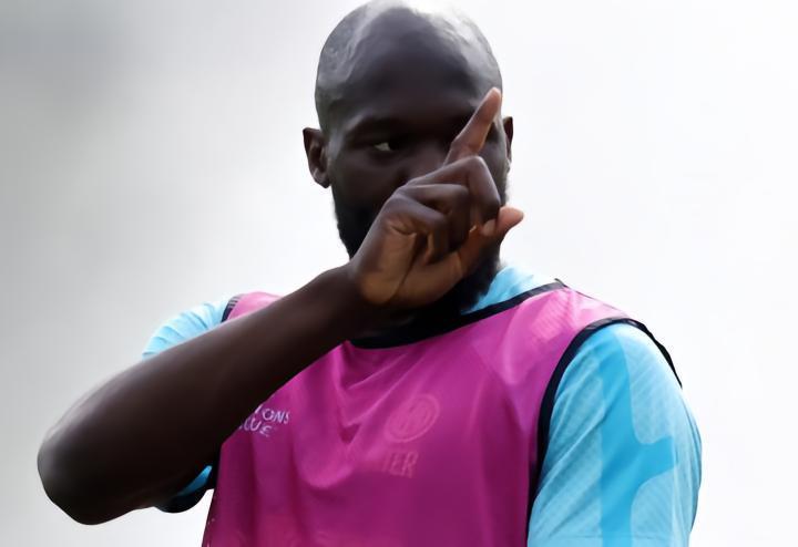 米体：凯恩即将转会拜仁，热刺考虑引进卢卡库作为替代