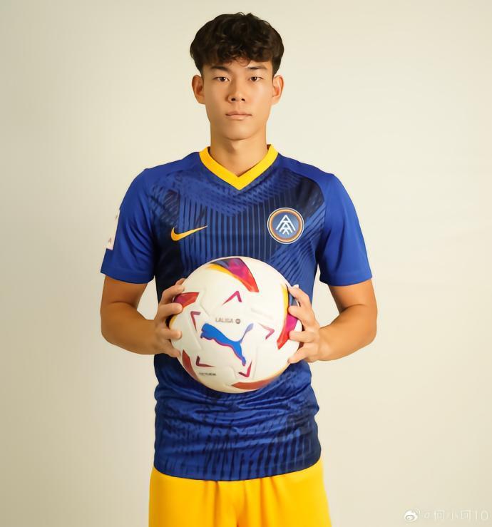 何小珂：还没拿到安道尔的居留许可，暂时没法报名参加比赛