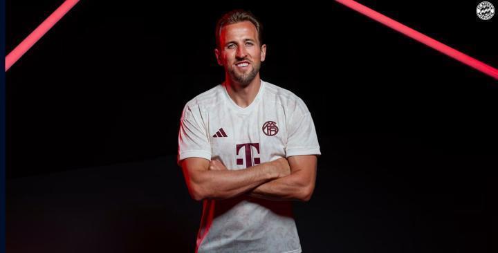 即插即用！凯恩照片现已登上拜仁官网欧冠球衣宣传页