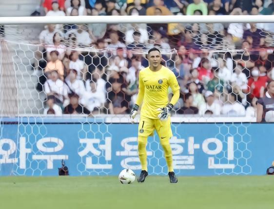 记者：拜仁正探索签下纳瓦斯的可能性，可能租借引进该门将