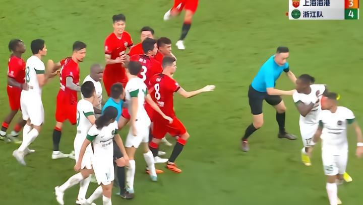 媒体人热议海港3-4浙江：裁判表现刷新认知，胡吹乱吹高级黑