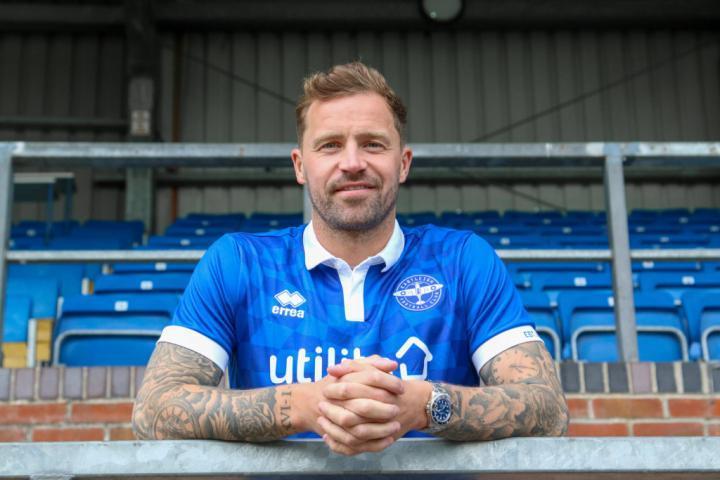 伊斯特雷格官方宣布，球队免签了艾尔联边锋克里斯·