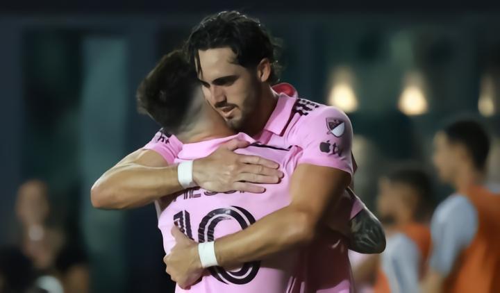 队友坎帕纳谈梅西：从没想过能和世界上最好的球员一起踢球