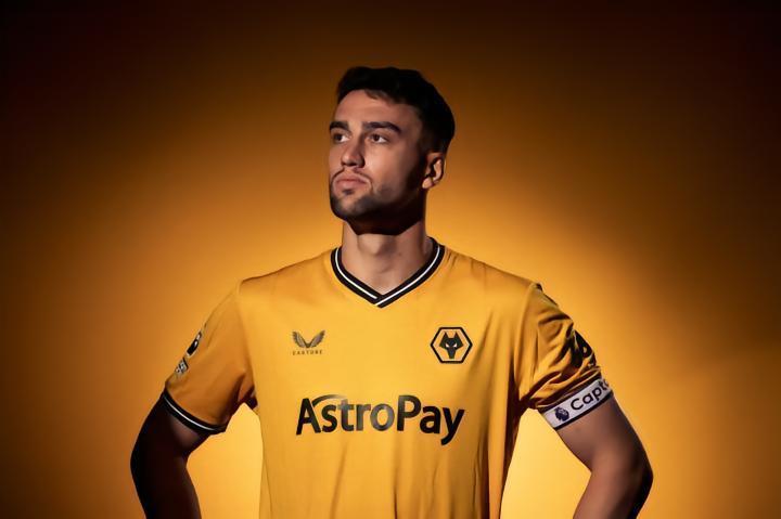 从半职业联赛到英超队长，基尔曼将带领狼队踏上新赛季征程