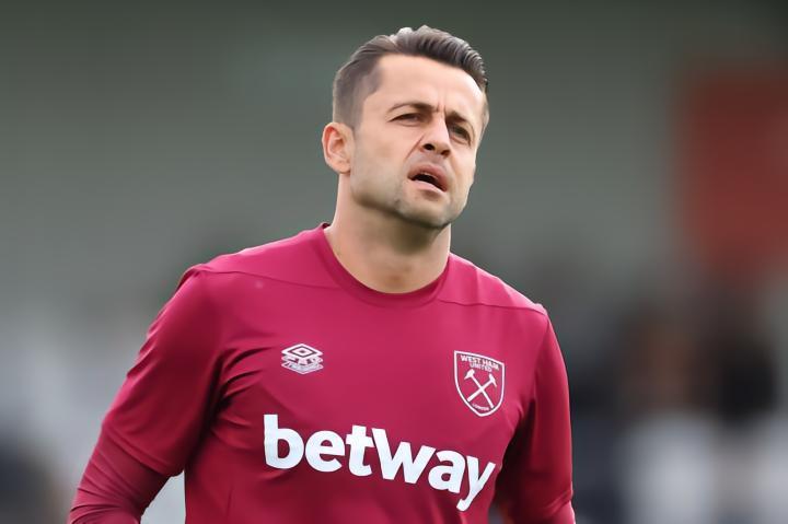 英超首轮替补待命，法比安斯基连续九年首发纪录被终结