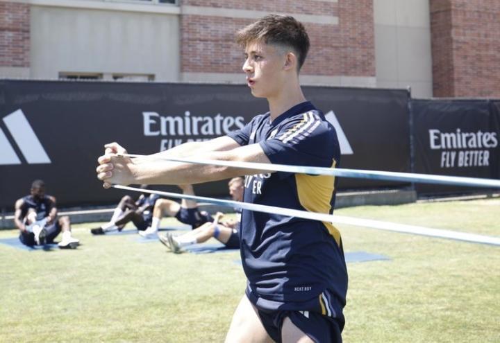 TA：皇马中场居莱尔已成功接受膝盖手术，将缺席至少1个月