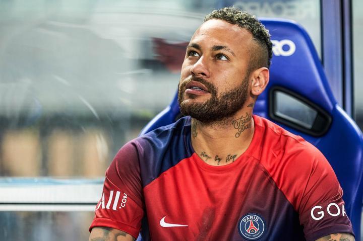 记者：内马尔在利雅得新月年薪1.5亿欧，是他在巴黎的6倍