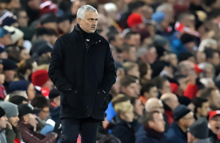 曼晚：曼联终于学会尊重主帅的权威，穆帅的遗憾由滕哈格弥补