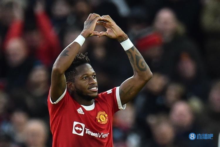 曼联球迷致敬弗雷德：没有red就没有弗red！我们会想你的