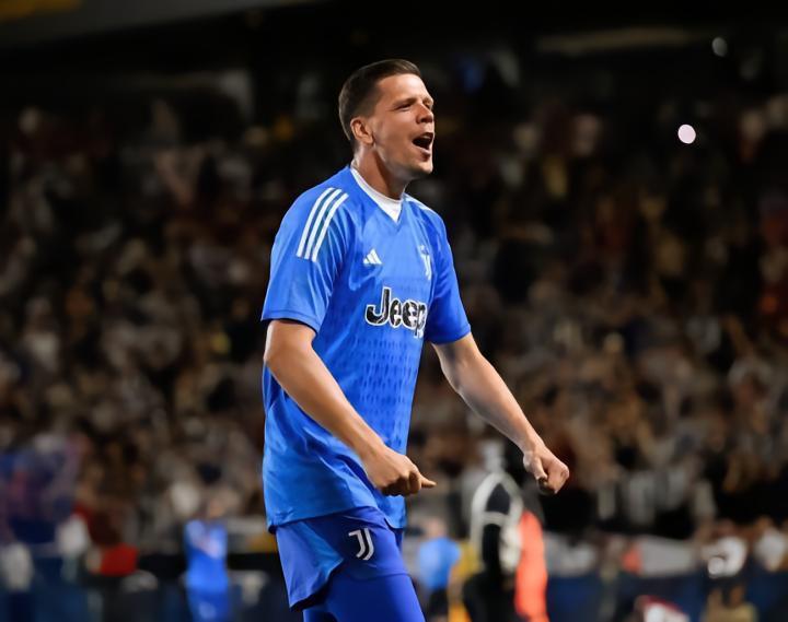 意媒：拜仁正关注尤文门将什琴斯尼，球员不是非卖品