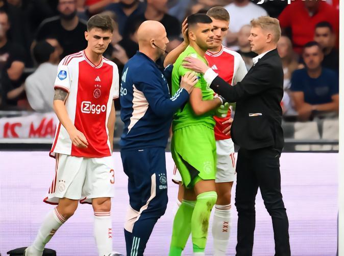 阿贾克斯医疗团队：鲁利右肩脱臼，需要在本周立即接受手术