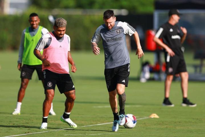 阿斯报：梅西在训练中受伤但问题不大，不影响参加下场比赛