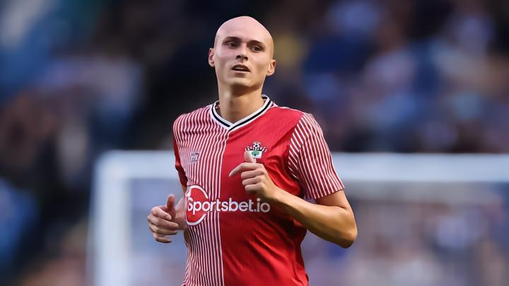 噩耗！博主：南安普顿中场斯莫尔本遭遇重伤，预计伤停数月