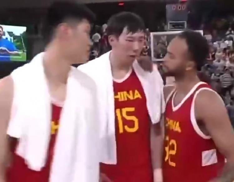 获胜后不忘鼓励周琦！李凯尔转发：齐心协力 众志成城！