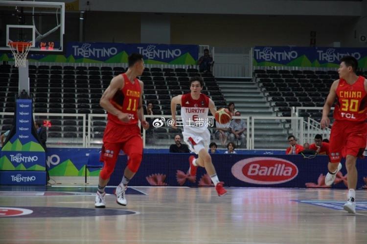 中国男篮将转战意大利出战特伦蒂诺杯 媒体人晒16年时的老照片