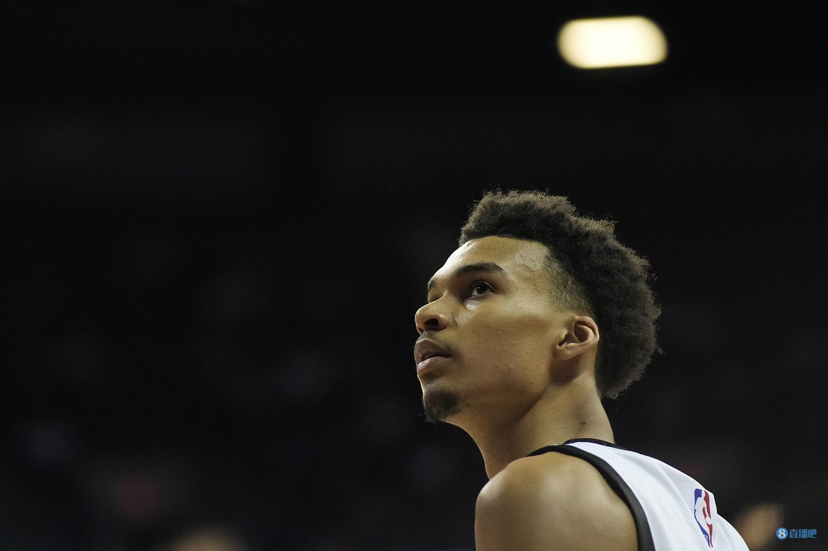 麦迪：对待文班亚马我们必须冷静 不要立刻就把他捧成顶级球星