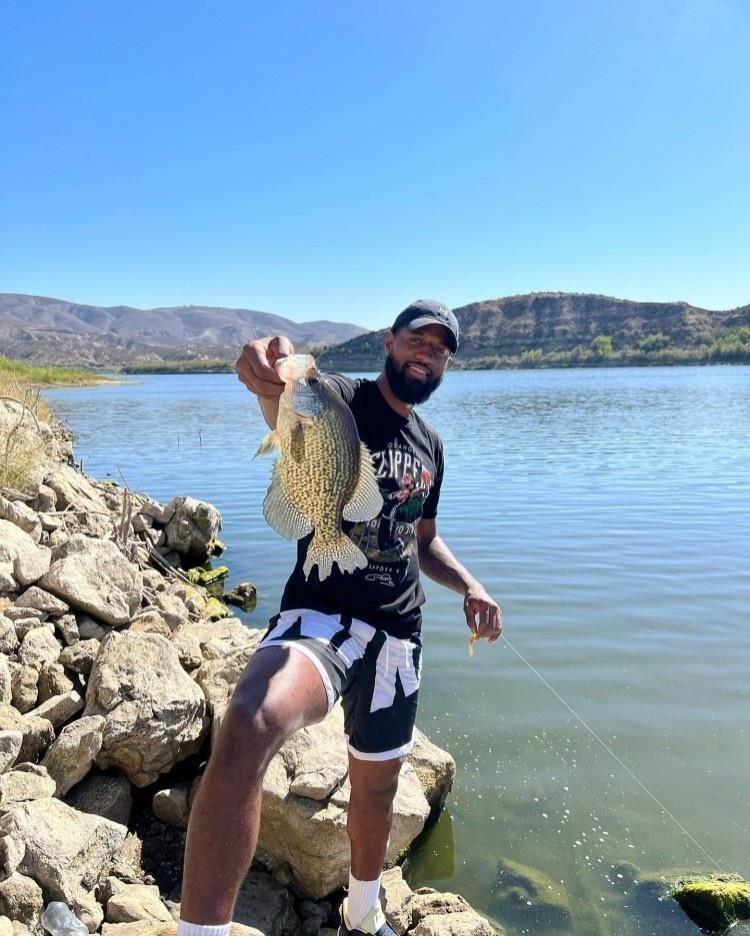 克莱：我钓鱼没有你专业 乔治：打篮球之前我曾一直拿着鱼竿