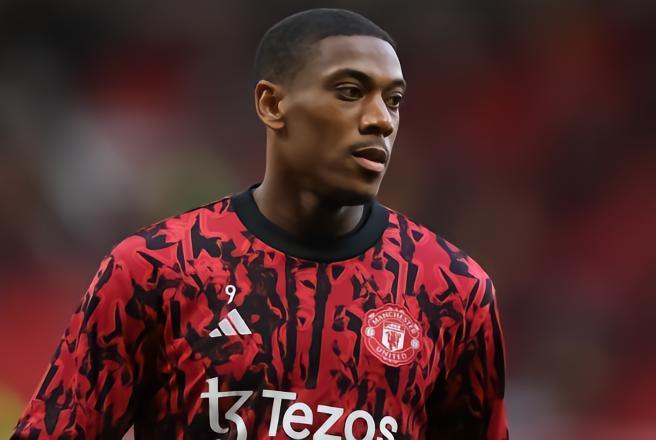 曼联闭门友谊赛2-0埃弗顿，小麦进球、马夏尔时隔79天复出