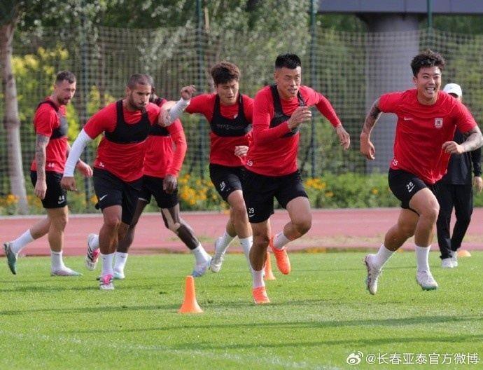 结束两天短暂假期 亚泰将士再次在亚泰净月基地集结