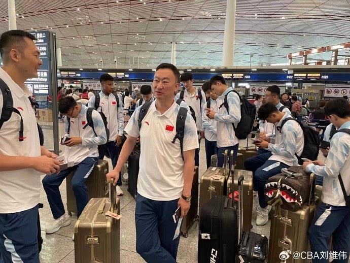 东亚青年运动会我们来了！刘维伟晒照：乌兰巴托 出征