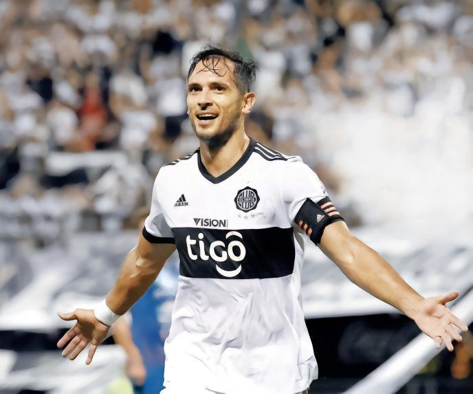 还在踢丨圣克鲁斯迎来42岁生日8月16日是巴拉圭