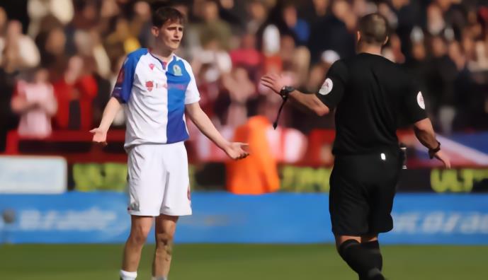 记者 : 利物浦中场莫顿吸引多家英冠俱乐部的租借兴趣