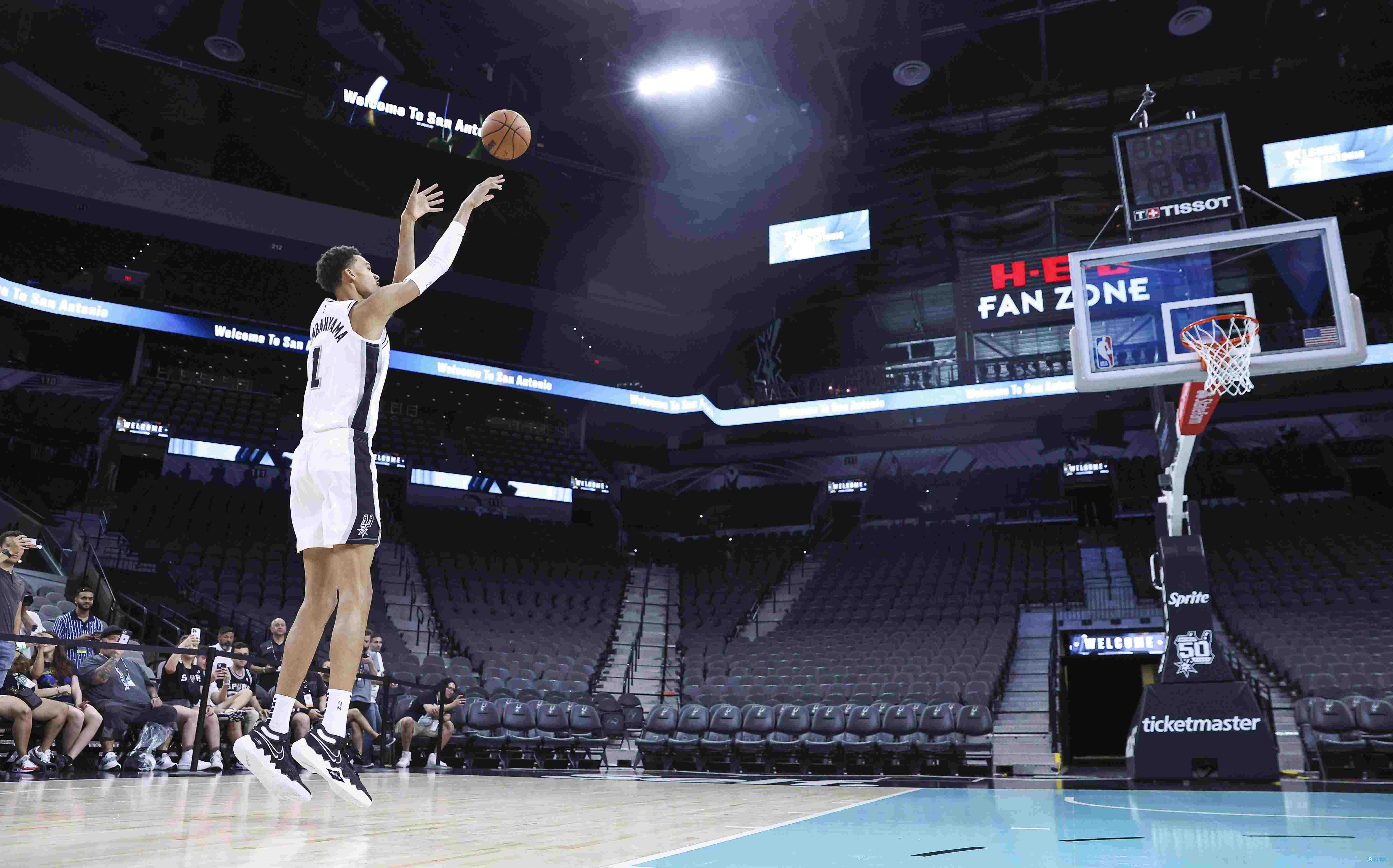 马刺球员2K24能力值：文班亚马84 凯尔登83 瓦塞尔81