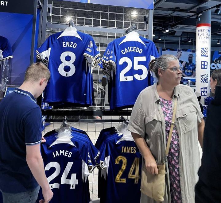 解除封印？商店上架凯塞多25号球衣，此前蓝军25号是退役状态