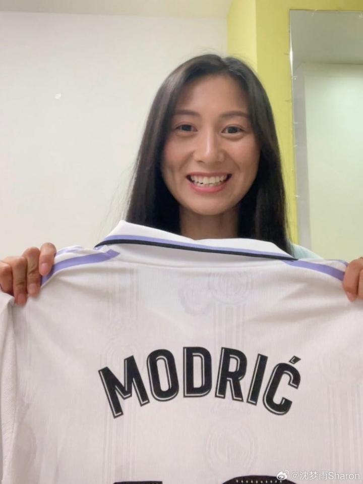 效力凯尔特人女足的沈梦雨在社媒晒出了她收到的莫德
