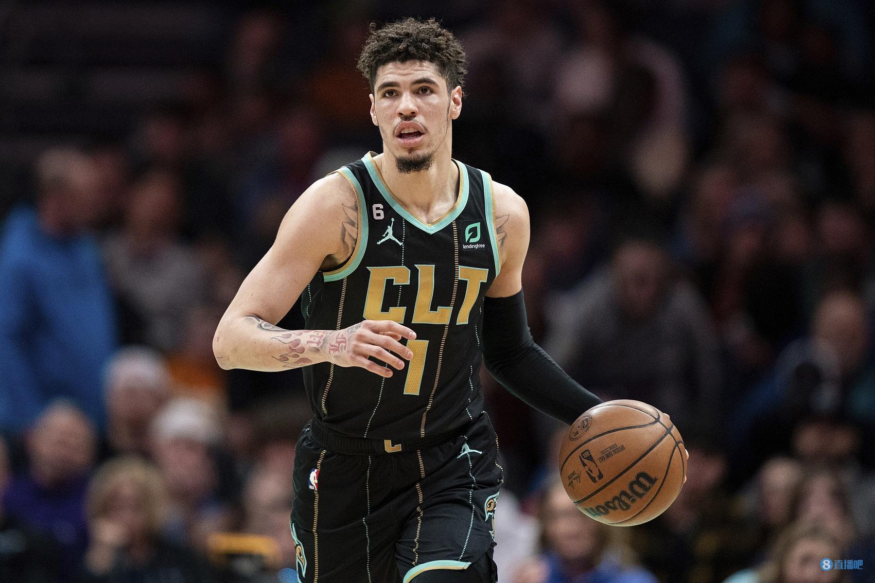 阿里纳斯：现在续约三球更便宜 他值2.6亿&明年再签得多给6000万