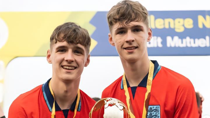 转会：曼联145万欧元从曼城签下技术总监弗莱彻双胞胎儿子