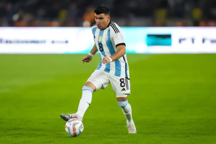 罗马诺：阿根廷边后卫阿库尼亚有望在今日内加盟维拉