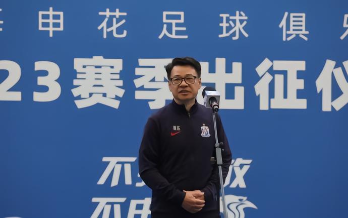 记者：吴金贵的身体情况有所好转，今天随申花全队前往北京