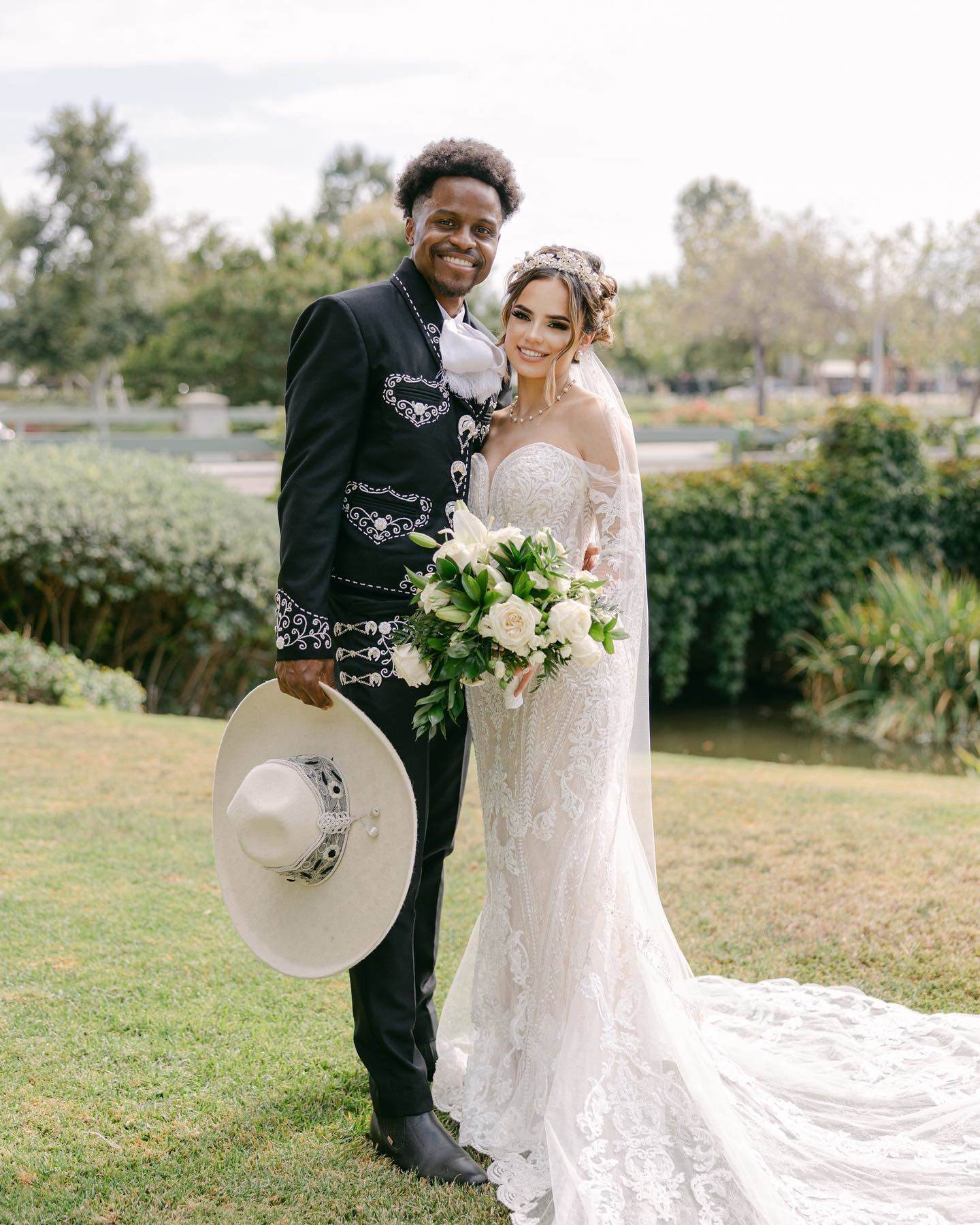 上海新援费雷尔妻子晒结婚照：梦幻般的婚礼 完美的丈夫