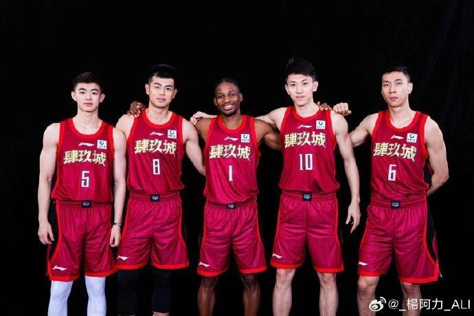 杨阿力发文告别北京男篮：愿此去繁花似锦 相逢依旧如故