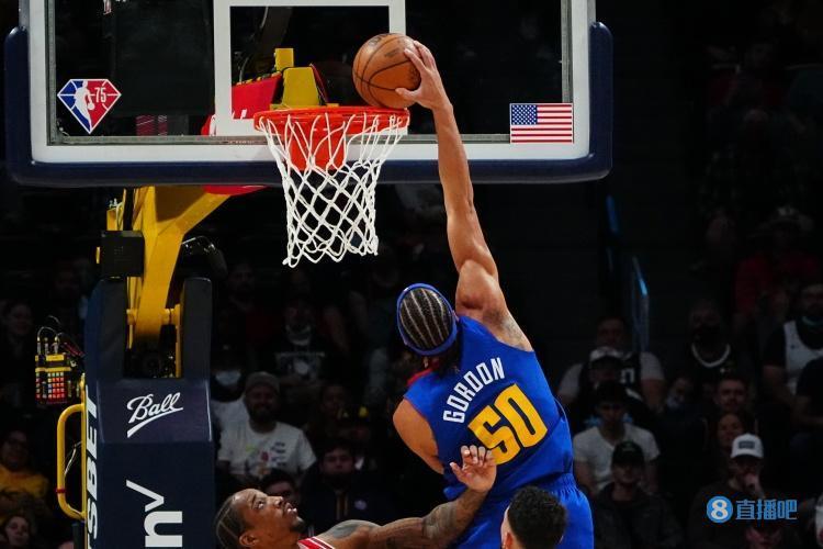 无冕之王重温戈登的经典扣篮 你是评委的话会给他打几分？