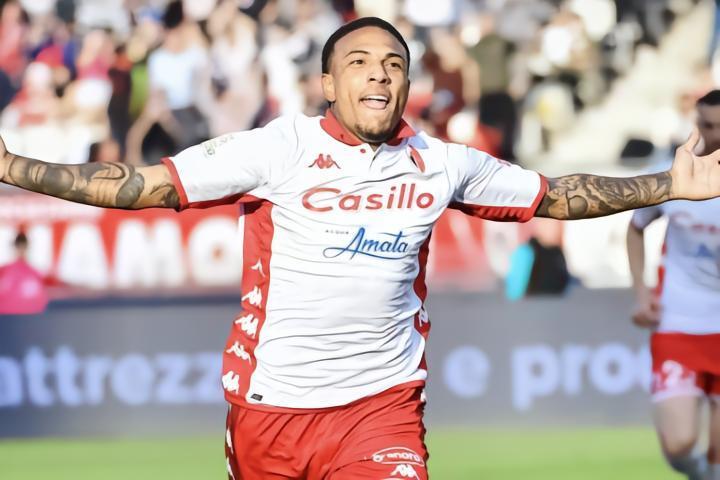 租借：那不勒斯25岁中场弗洛伦肖租借加盟维罗纳