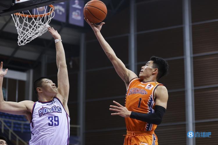 记者：上海此前两场教学赛均大胜同曦 接下来将与广厦继续热身