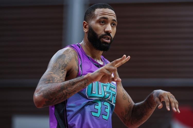 山东男篮官方：球队与外援球员吉伦沃特完成续约