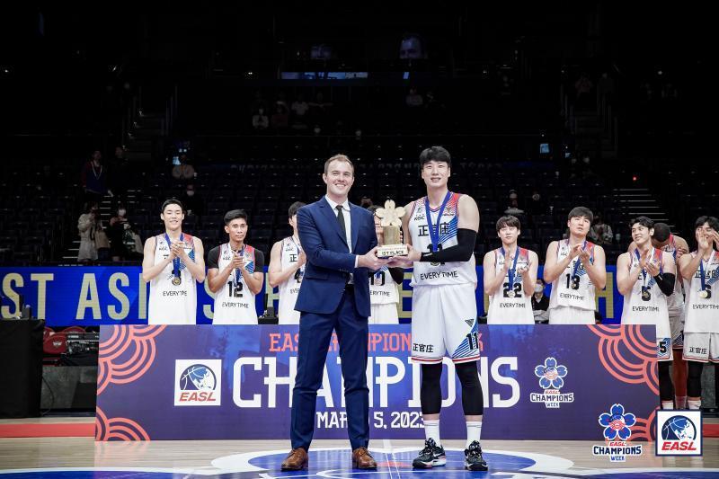 东亚篮球渐成香饽饽遭“哄抢” 国际篮联高度关注