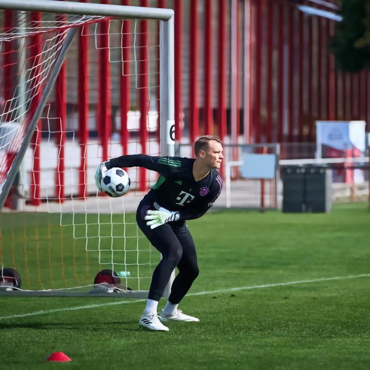 拜仁官方：诺伊尔今日完成了针对守门员的个人训练