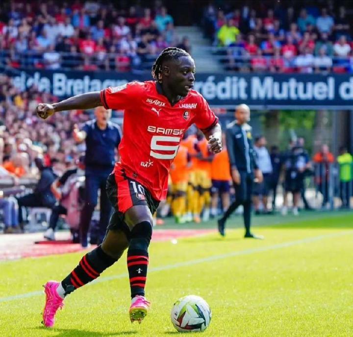 曼城接近签下多库，已经开出了5300万欧的报价。