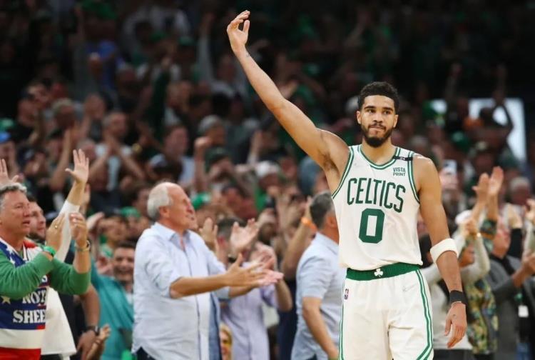 塔图姆，东边不亮西边亮