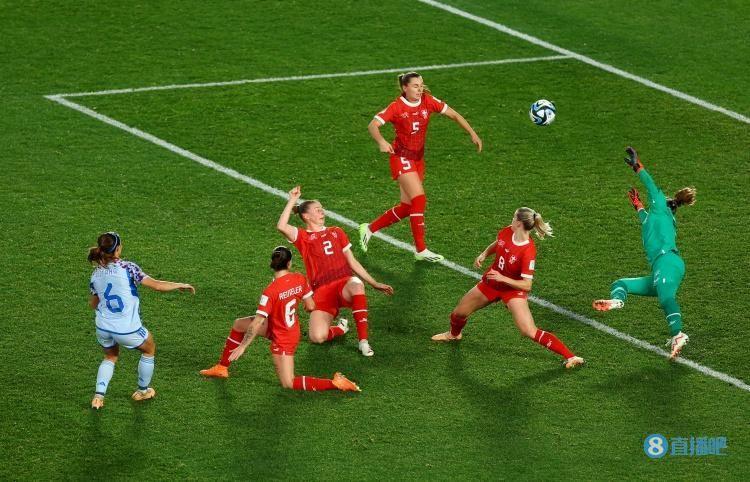 瓜帅赞西班牙女足核心邦马蒂：爱她的踢球方式，她是女版伊涅斯塔