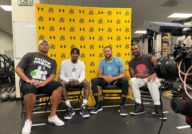 詹宁斯发推预告：这周阿里纳斯播客会有大事发生 30号你好